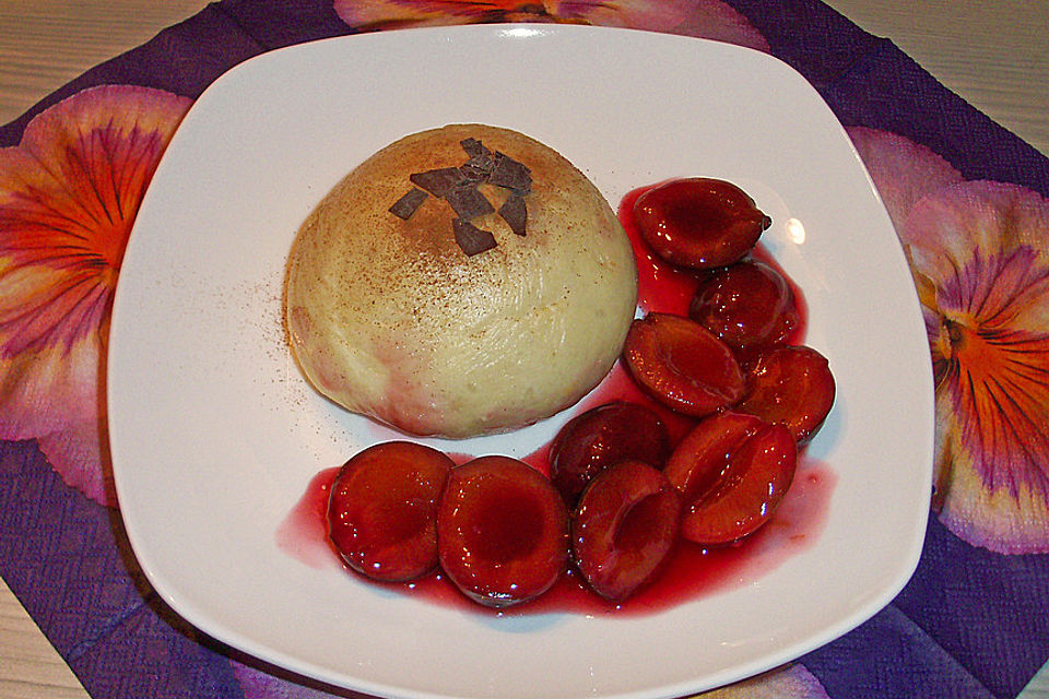 Zwetschgenknödel mit Hefeteig