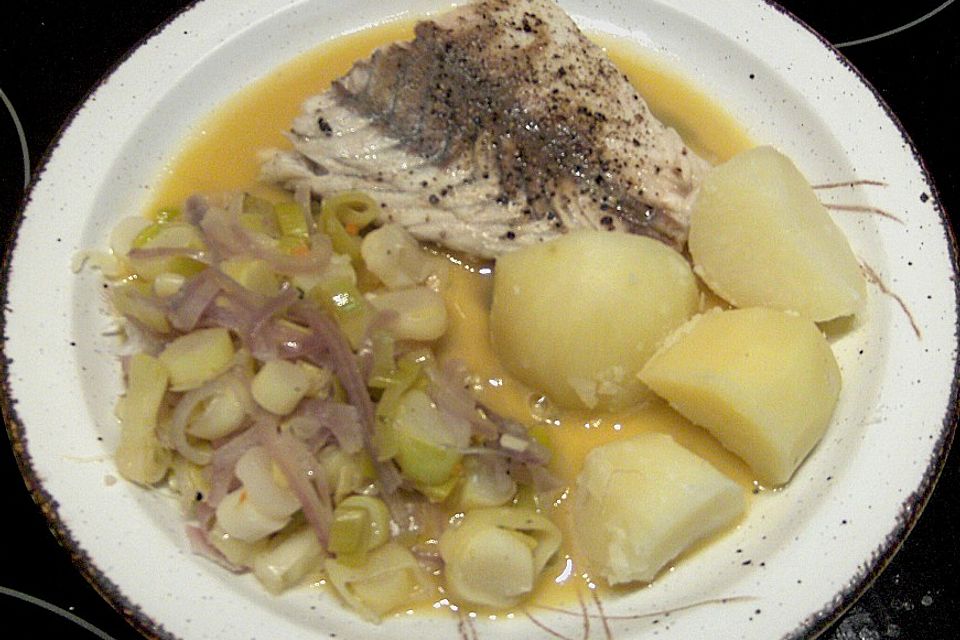 Lachs im Lauchbett mit beurre blanc