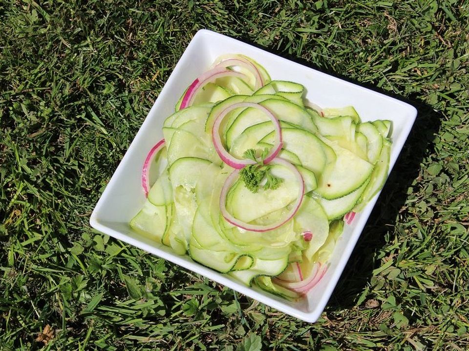 Gurken - Zucchini - Salat von Nette50| Chefkoch