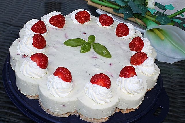 Erdbeer - Basilikum - Torte von ManuGro| Chefkoch