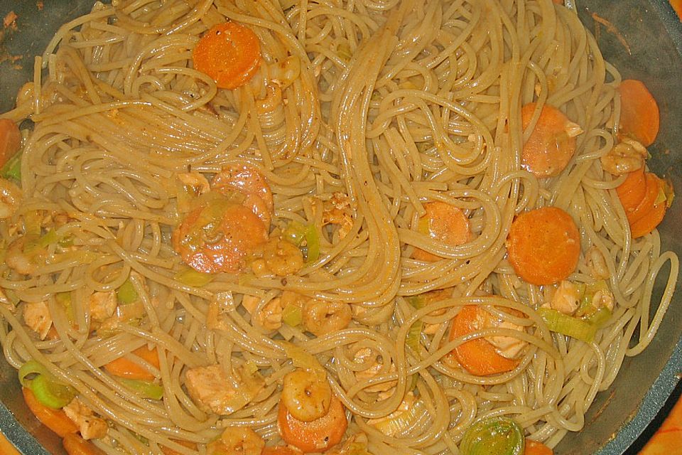 Spaghetti Cambaretti (Lachs-Lauch-Garnelen-Sauce)