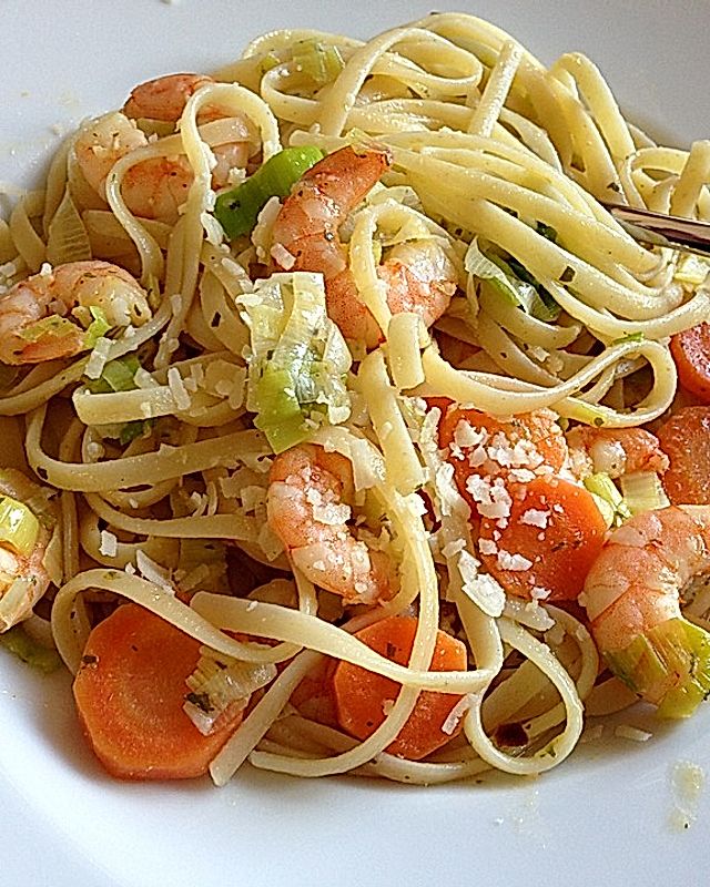 Spaghetti Cambaretti (Lachs-Lauch-Garnelen-Sauce)