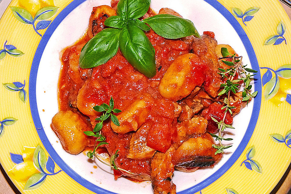 Gnocchi mit Hähnchenstreifen und Schinken-Sherry-Sauce