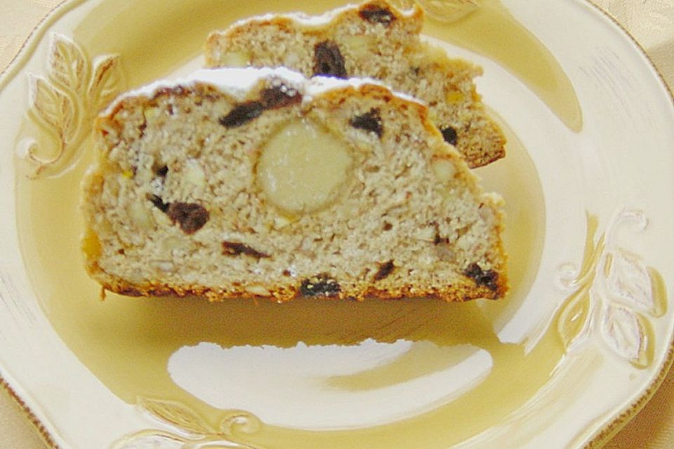 Stollen mit Marzipanfüllung