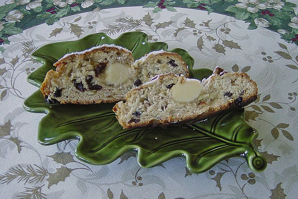 Stollen mit Marzipanfüllung