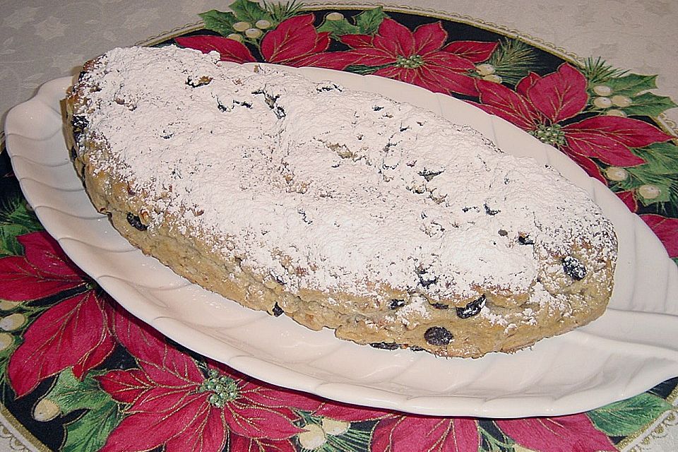 Stollen mit Marzipanfüllung