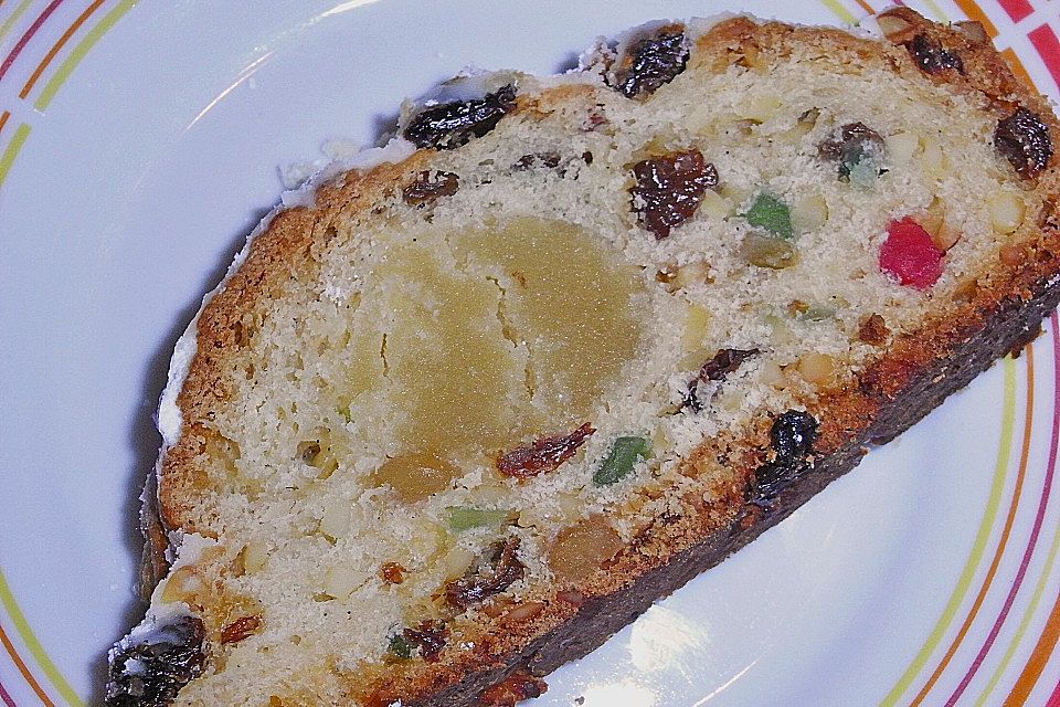 Stollen mit Marzipanfüllung