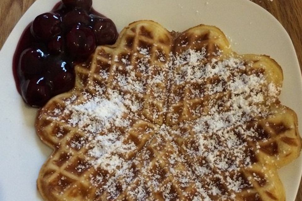 Friedhelms Waffeln mit heißen Kirschen