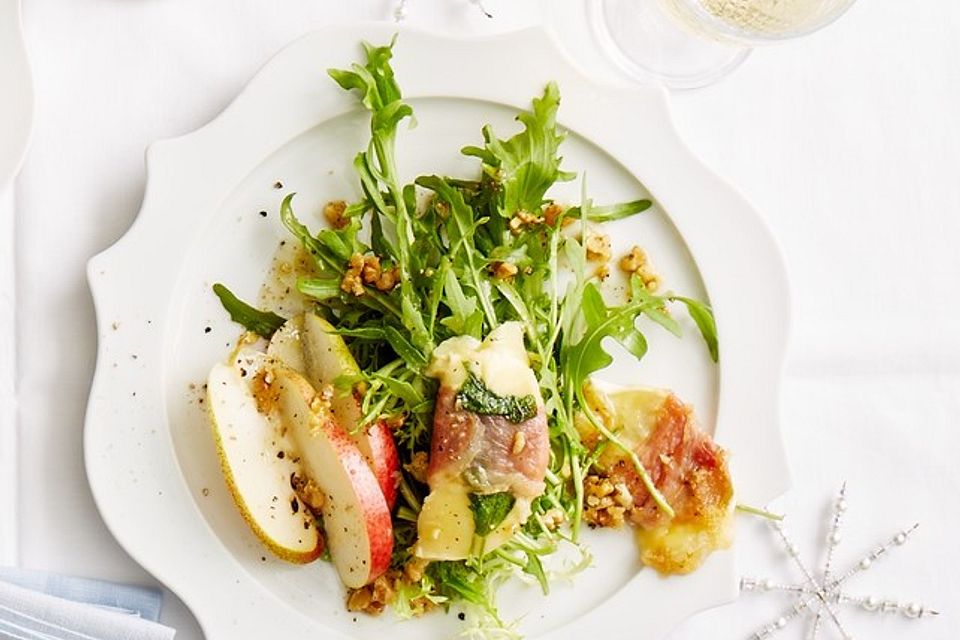 Käse - Saltimbocca auf Rucola und Birnen mit Walnussdressing