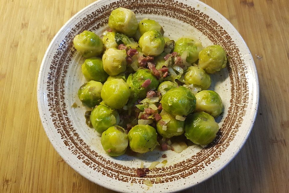 Rosenkohlsalat mit Kaperncreme