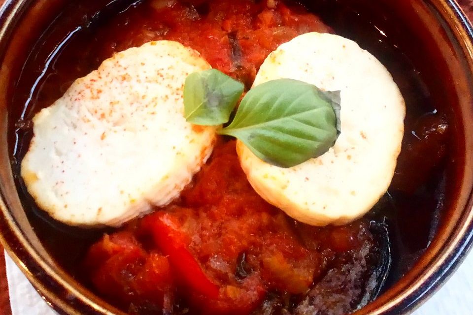 Auberginen mit Tomatensugo und Parmesan überbacken