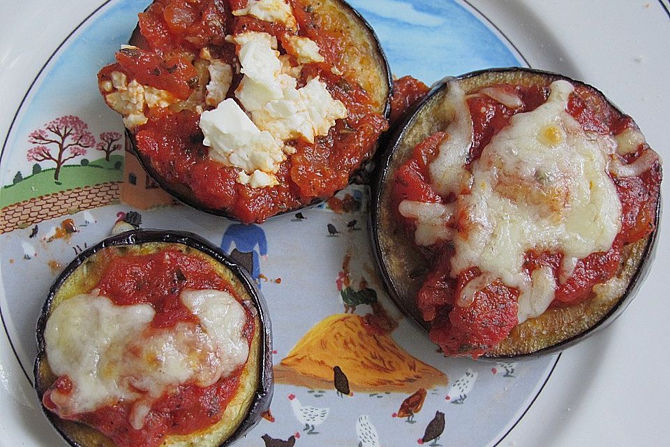 Auberginen mit Tomatensugo und Parmesan überbacken