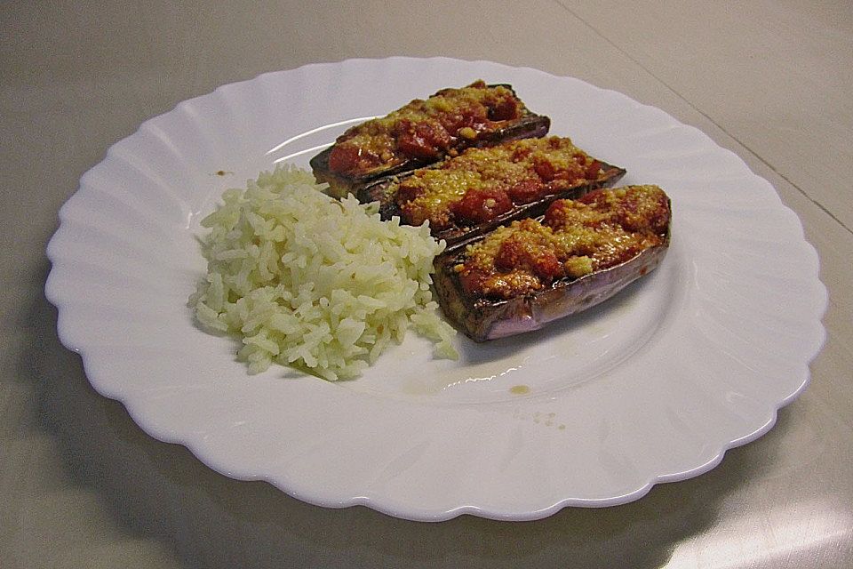 Auberginen mit Tomatensugo und Parmesan überbacken