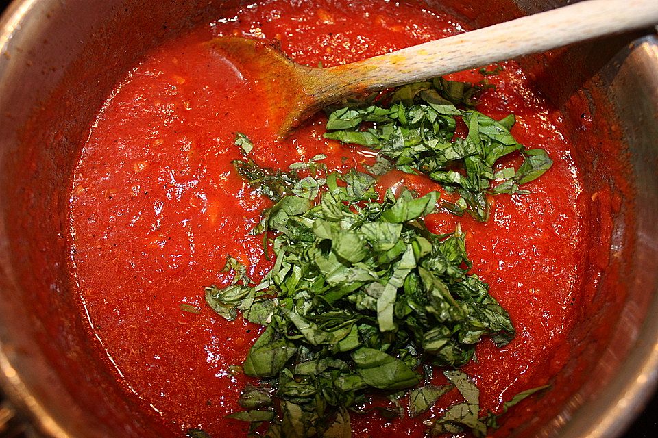 Auberginen mit Tomatensugo und Parmesan überbacken