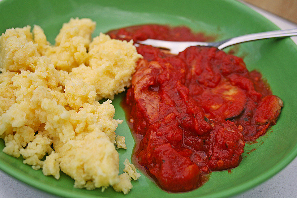 Auberginen mit Tomatensugo und Parmesan überbacken