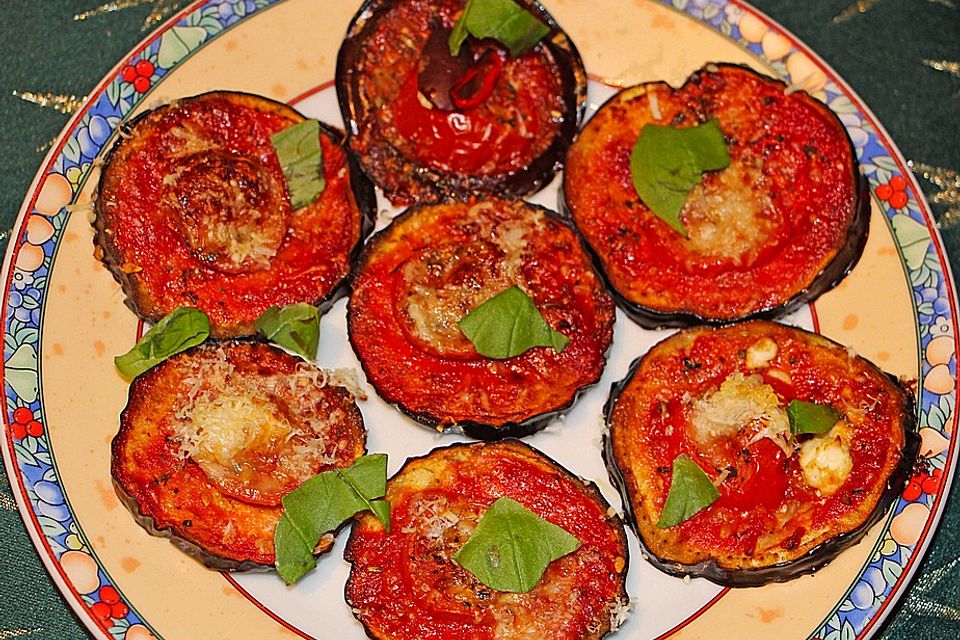 Auberginen mit Tomatensugo und Parmesan überbacken