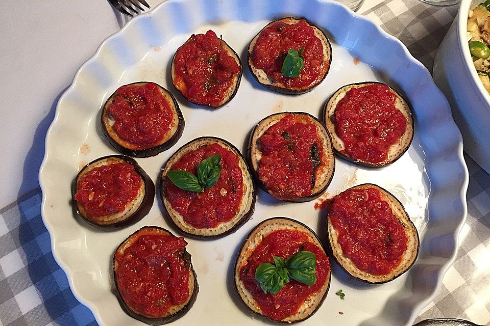 Auberginen mit Tomatensugo und Parmesan überbacken