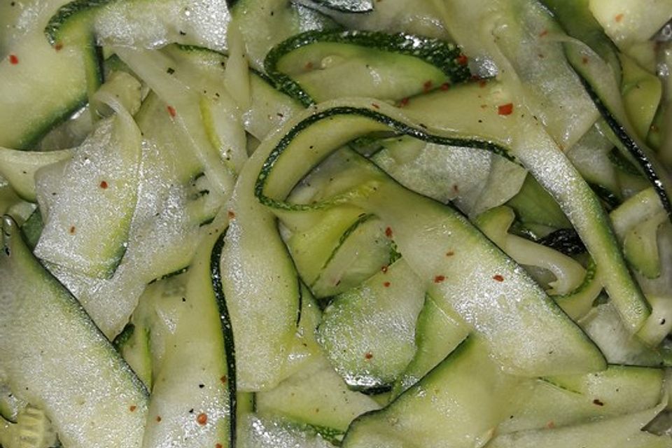 Zucchini - Salat mit Minz - Vinaigrette