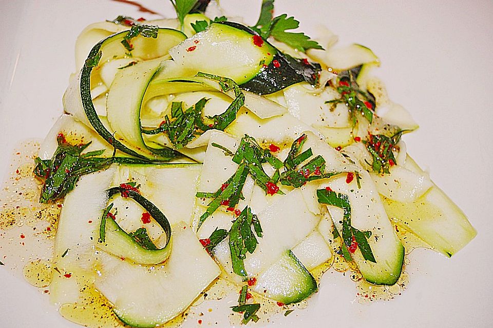 Zucchini - Salat mit Minz - Vinaigrette