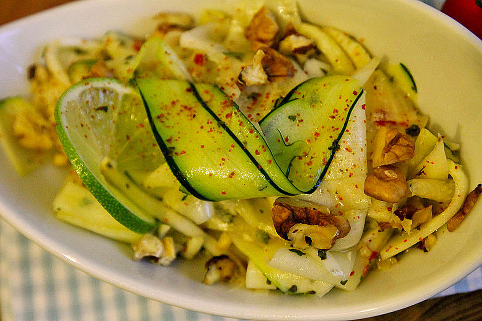 Zucchini - Salat mit Minz - Vinaigrette