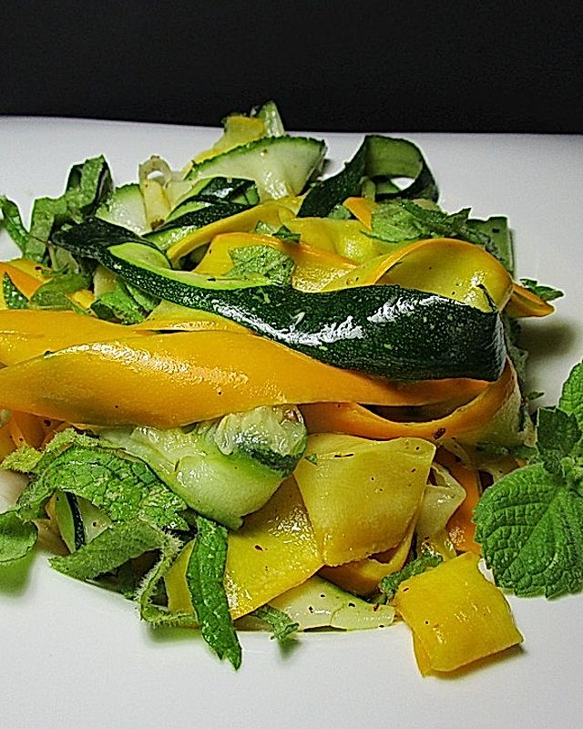 Zucchini - Salat mit Minz - Vinaigrette