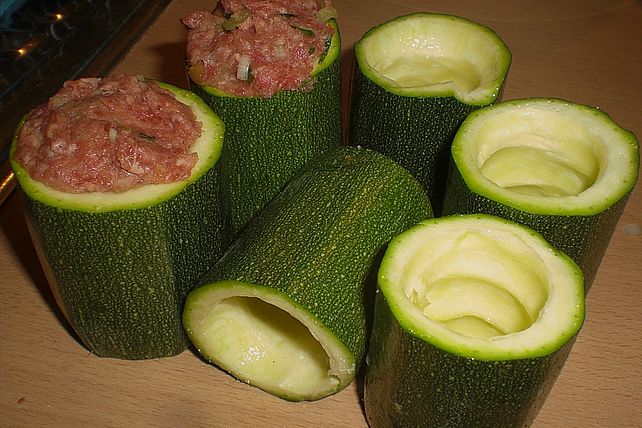 Gefüllte Paprika und Zucchini, mit Käse überbacken von Ginger88| Chefkoch