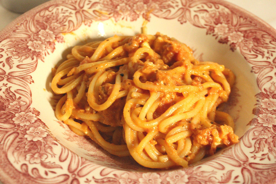 Spaghetti mit Tomatensoße