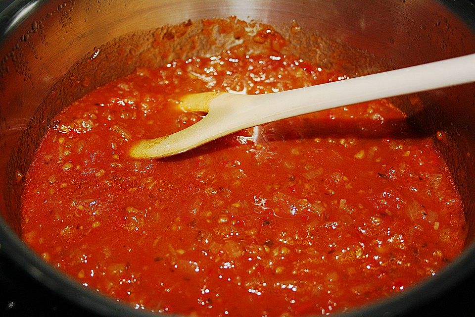 Spaghetti mit Tomatensoße