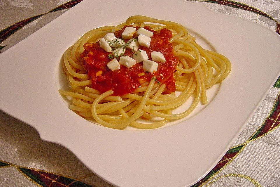 Spaghetti mit Tomatensoße