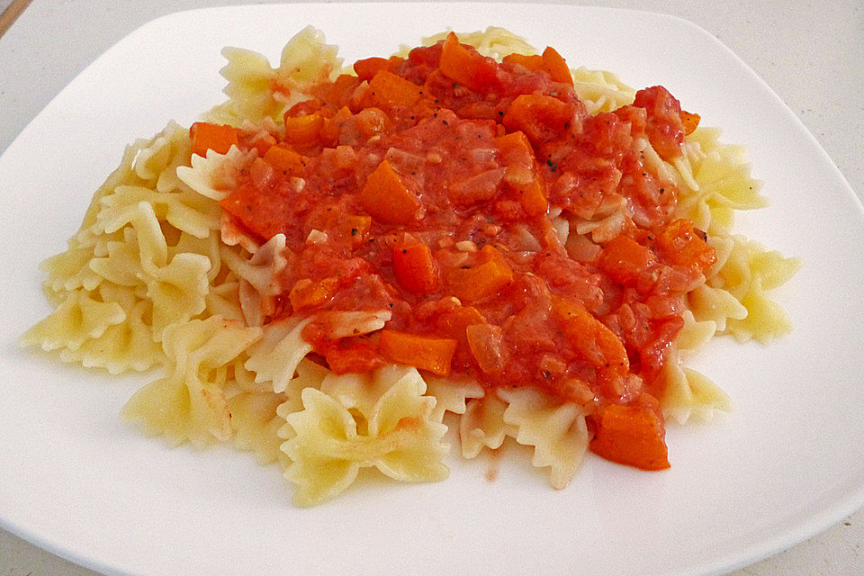 Spaghetti mit Tomatensoße