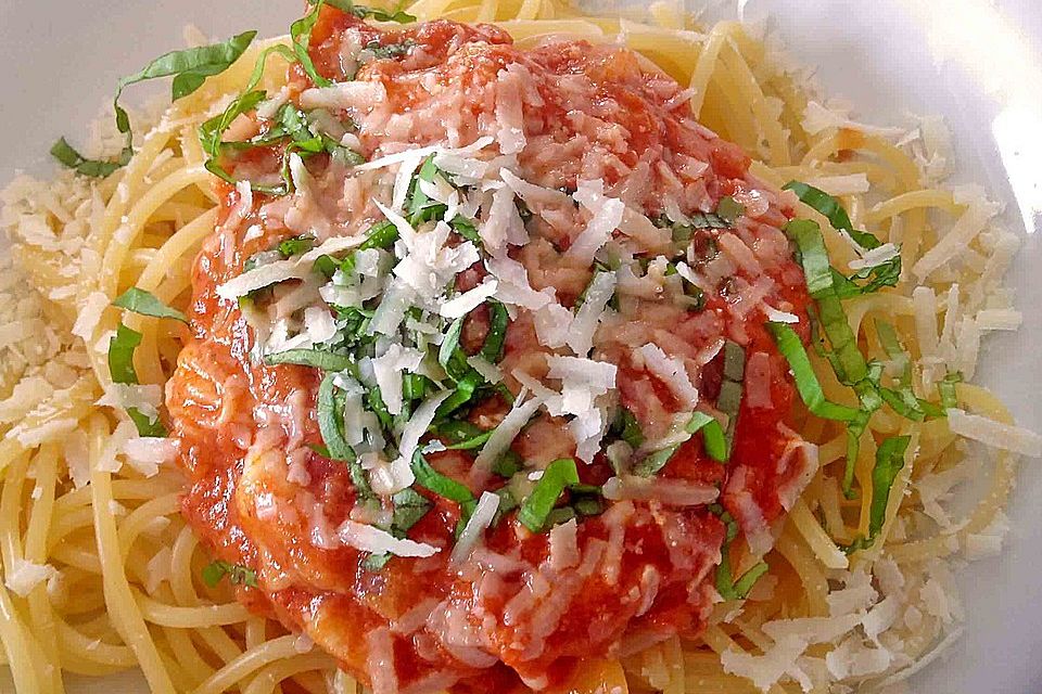 Spaghetti mit Tomatensoße