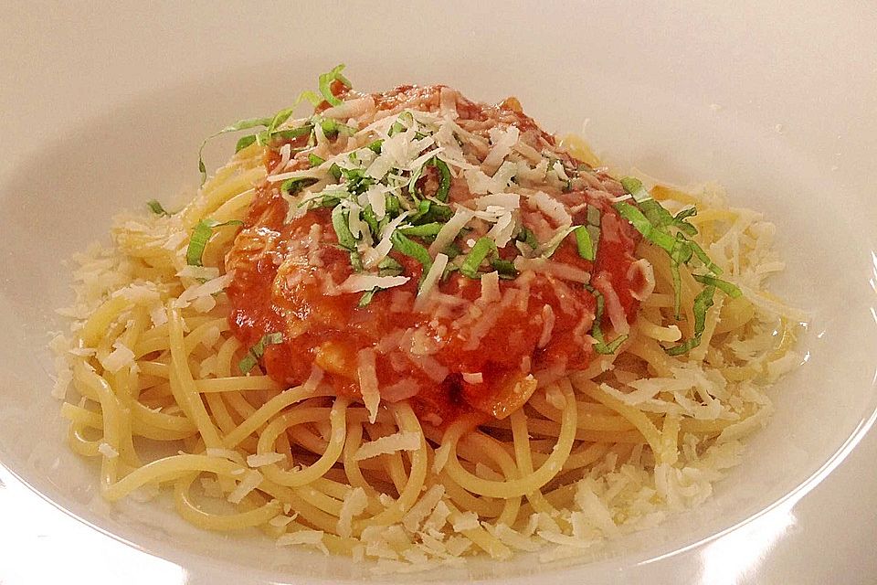 Spaghetti mit Tomatensoße