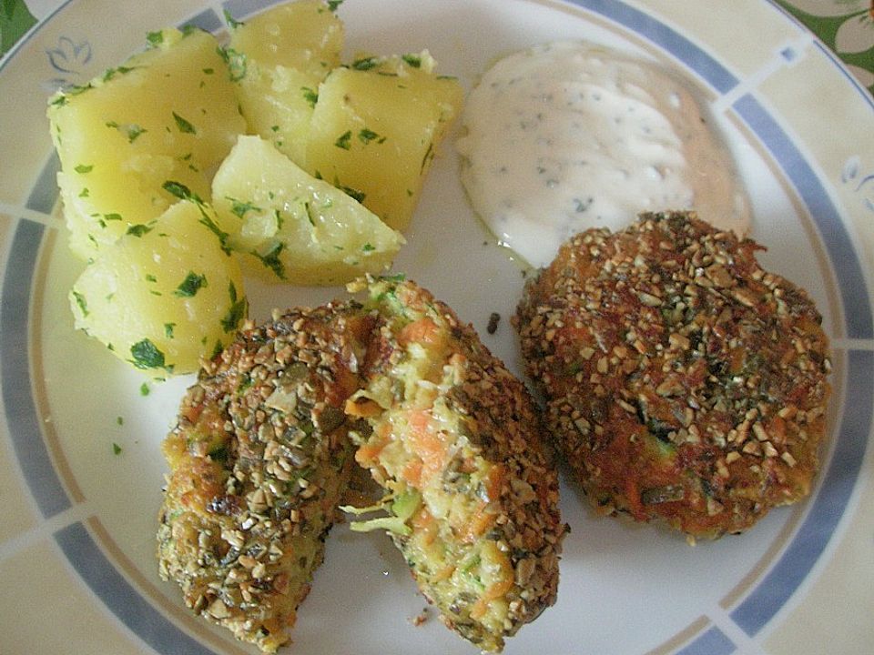 Zucchini - Karotten - Puffer mit Kürbiskernkruste von sundra| Chefkoch