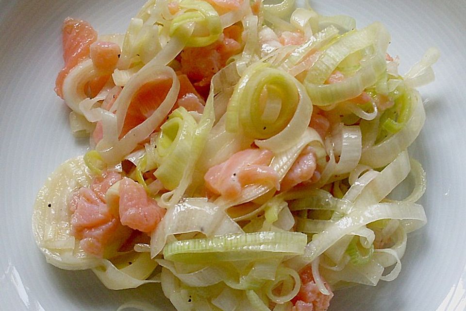 Lauchsalat mit Räucherlachs