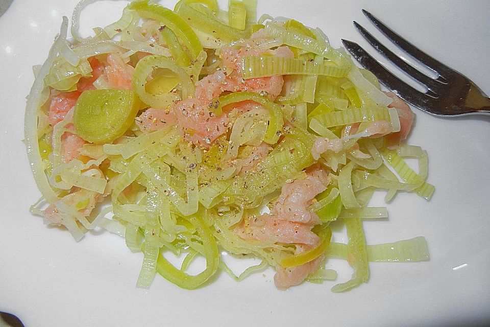 Lauchsalat mit Räucherlachs