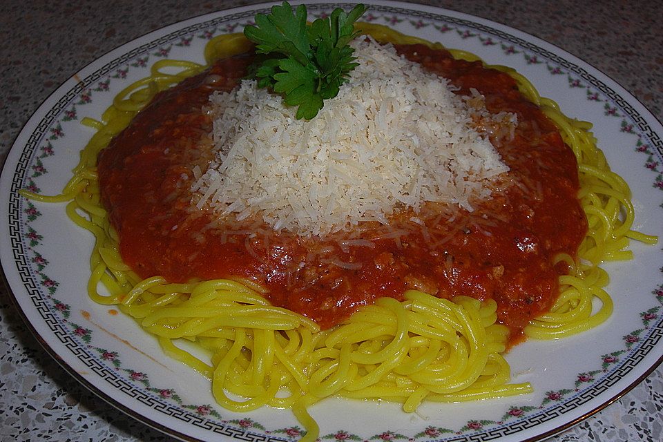 Frische Tomaten mit Hackfleischsoße