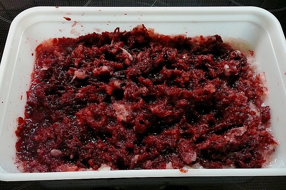 Rote Rüben - Suppe mit Leberwurst