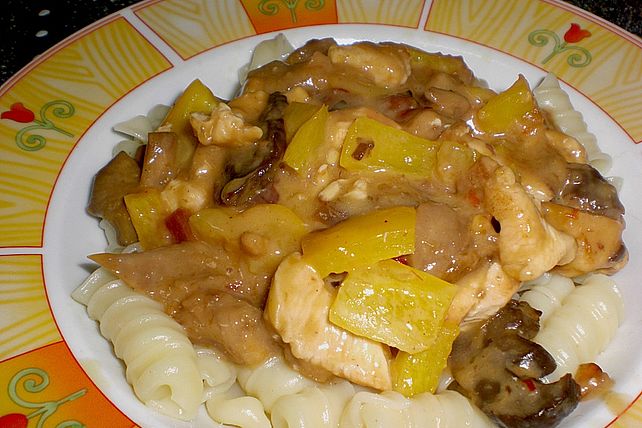 &amp;#39;Scharfes Huhn&amp;#39; à la Anette - in Erdnusssauce mit Mischpilzen von ...