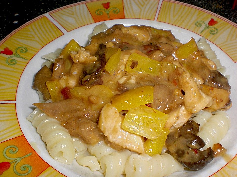 &amp;#39;Scharfes Huhn&amp;#39; à la Anette - in Erdnusssauce mit Mischpilzen von ...