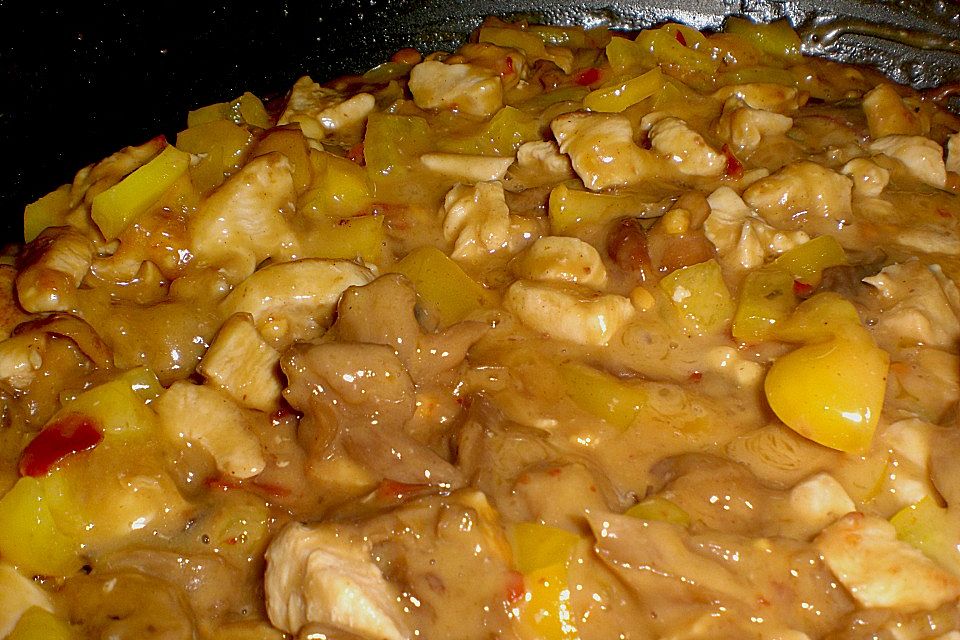 'Scharfes Huhn' à la Anette - in Erdnusssauce mit Mischpilzen