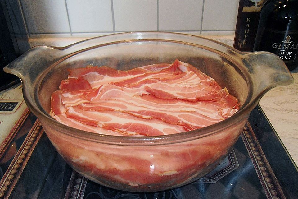 Birnen und Teig mit Speck