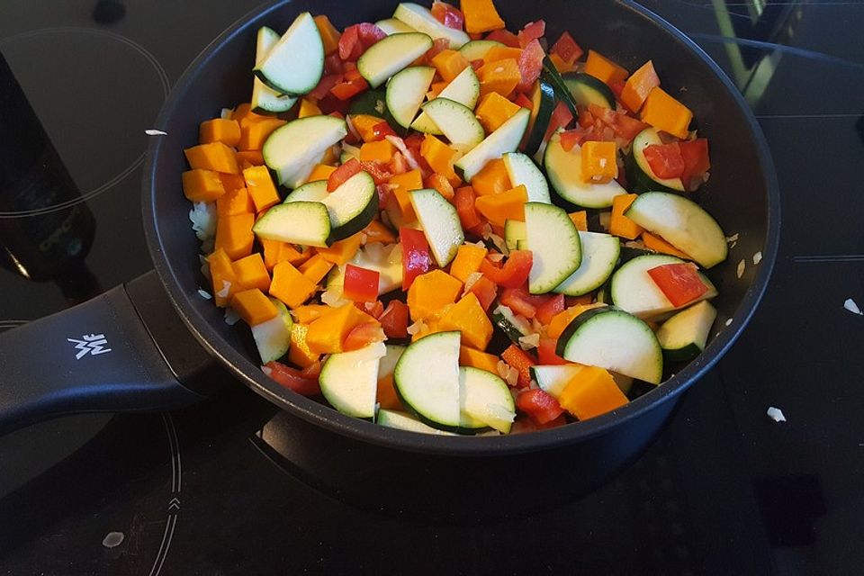 Vegetarischer Nudelauflauf mit Kürbis Vegetarischer Nudelauflauf mit Kürbis