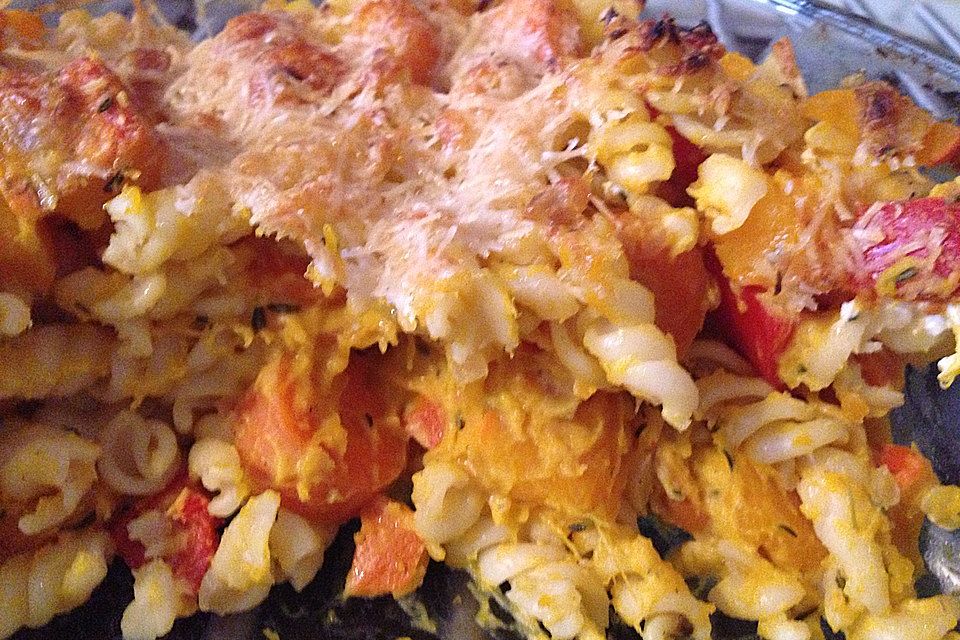 Vegetarischer Nudelauflauf mit Kürbis Vegetarischer Nudelauflauf mit Kürbis