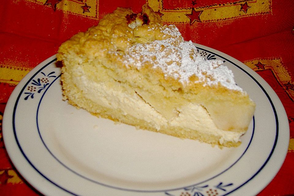 Marzipan - Quark - Torte mit Äpfeln und Streuseln