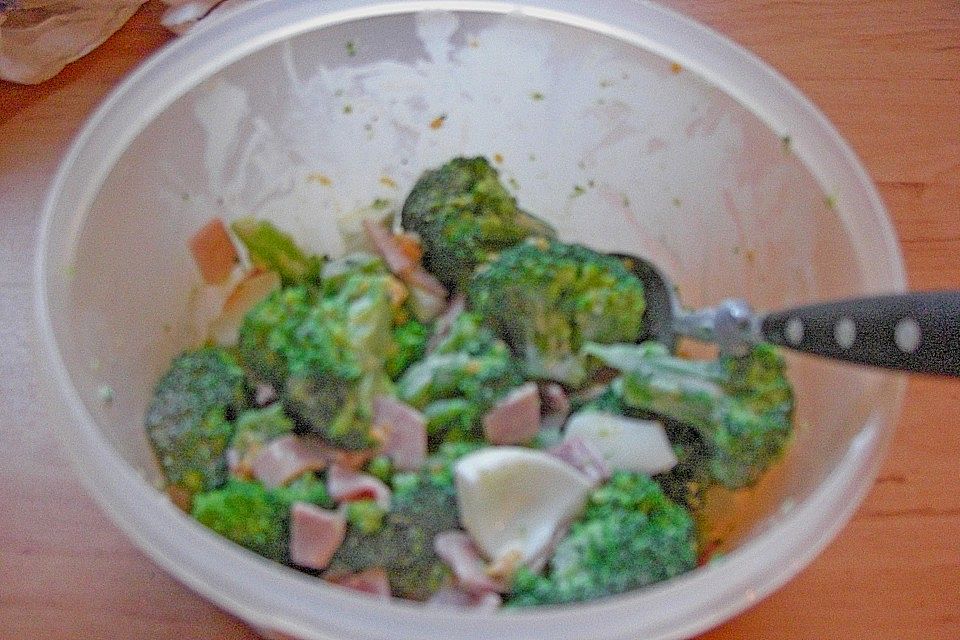 Brokkolisalat