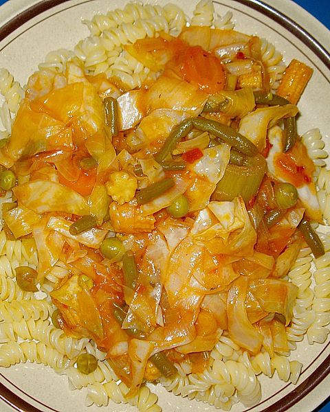 x-tra-scharfe-pusztasauce-auf-nudeln.jpg