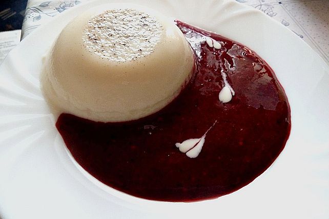 Creme nach Panna cotta Art mit Fruchtsauce von Sandy2509| Chefkoch