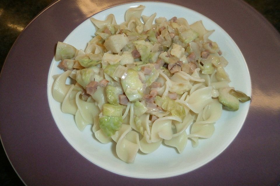 Tagliatelle mit Rosenkohl