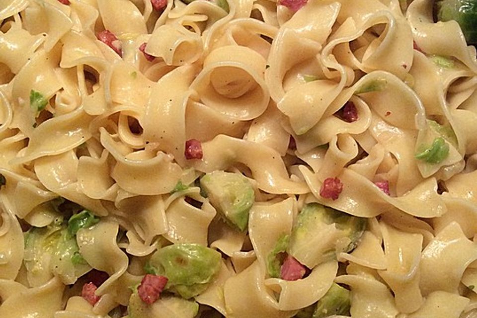 Tagliatelle mit Rosenkohl