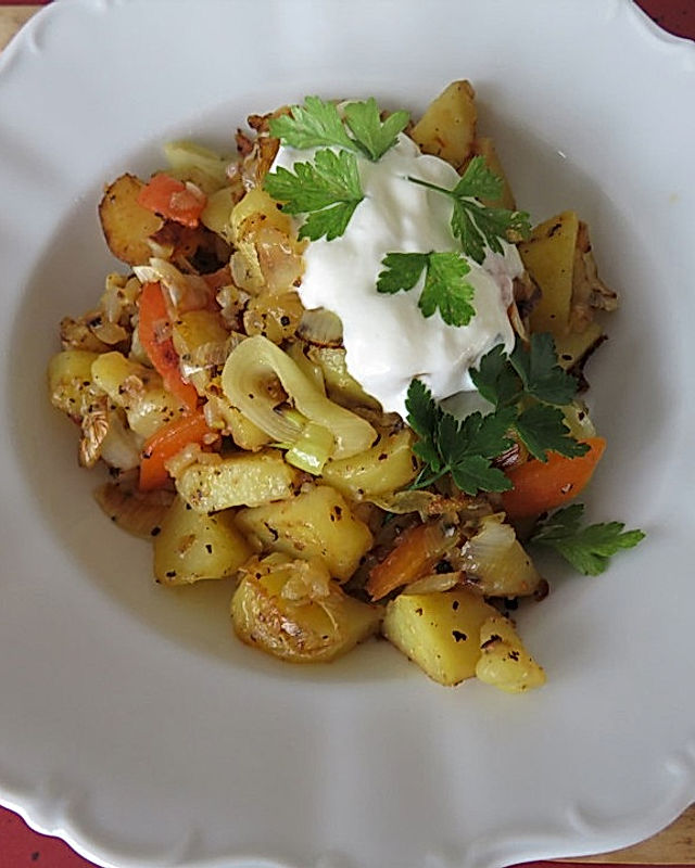 Kartoffel-Speck-Lauch-Pfanne mit Paprika